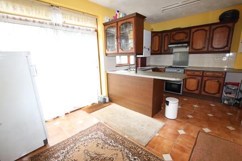 122 Torridon Road, London, SE6 1RD