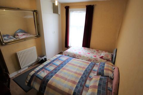 122 Torridon Road, London, SE6 1RD