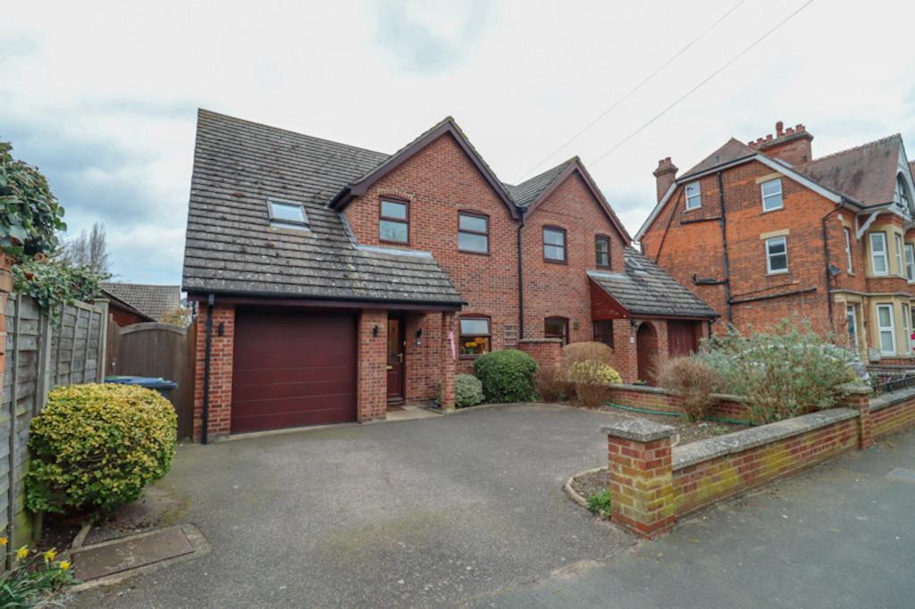 Crockfords Road, Newmarket 4 bed semidetached house £485,000