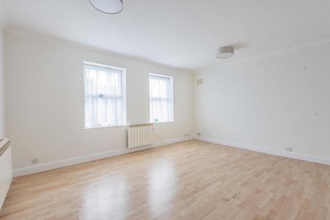 Flat 1, Bovingdon Court Windsor Close, Bovingdon, Hemel Hempstead, HP3 0QU