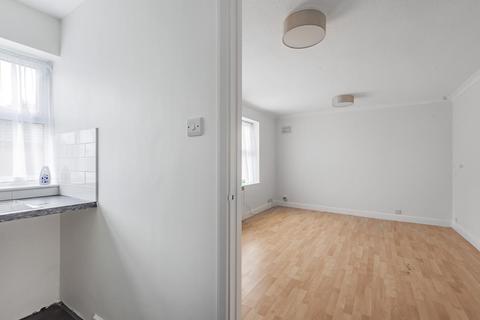 Flat 1, Bovingdon Court Windsor Close, Bovingdon, Hemel Hempstead, HP3 0QU