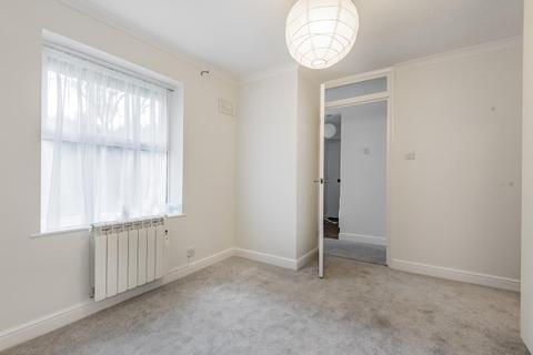 Flat 1, Bovingdon Court Windsor Close, Bovingdon, Hemel Hempstead, HP3 0QU