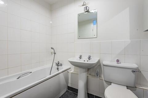 Flat 1, Bovingdon Court Windsor Close, Bovingdon, Hemel Hempstead, HP3 0QU