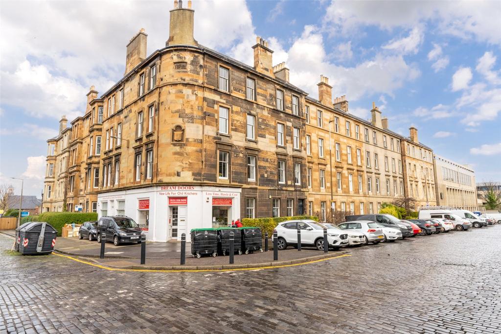4/6 East London Street, Edinburgh, EH7 2 bed flat £335,000