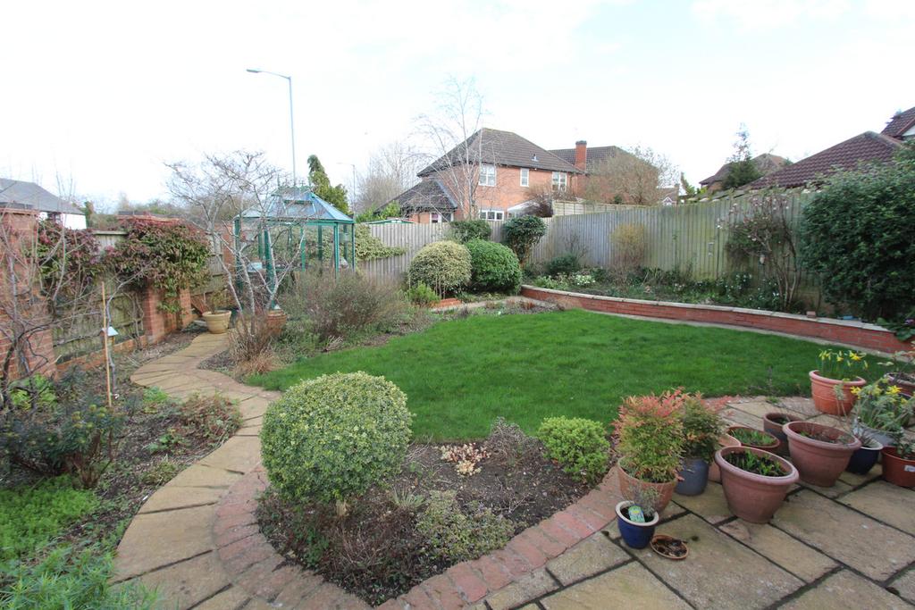 Drovers Way, Southam, CV47 4 bed detached house £425,000
