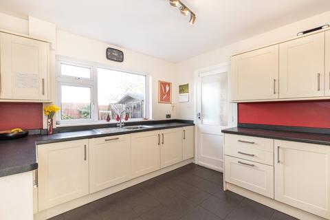 3 Bishops Close, Whitchurch, Cardiff, CF14 1NH
