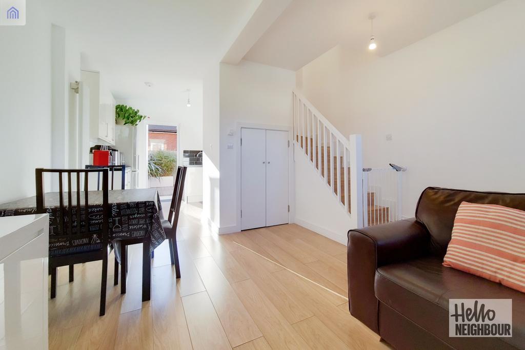 Buckfast Road, Morden, SM4 3 bed terraced house £1,750 pcm (£404 pw)