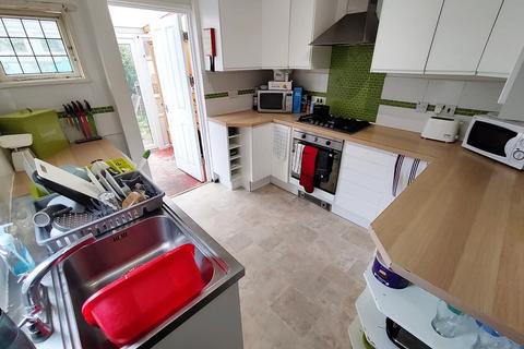 5 bedroom terraced house to rent, Hudson Road, Southsea