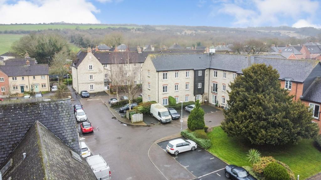 Ely Court, Wroughton, Swindon 2 bed apartment £150,000