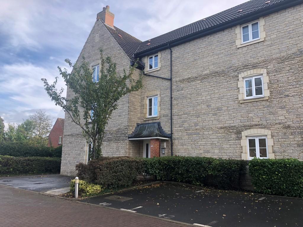 Ely Court, Wroughton, Swindon 2 bed apartment £150,000