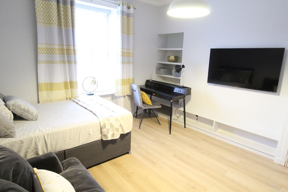 Lounge 1