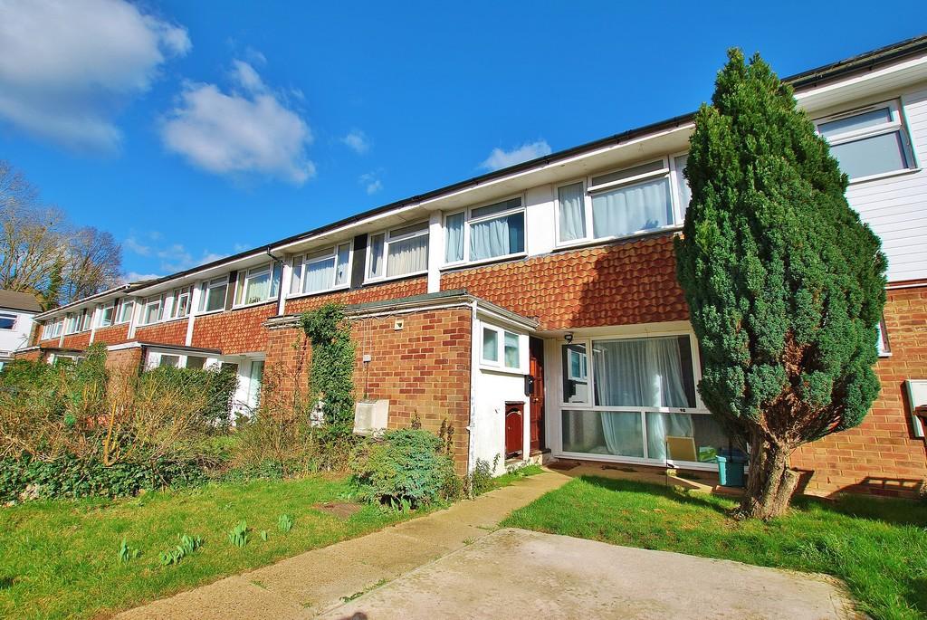 Guildford Park Avenue, Guildford 3 bed terraced house £1,780 pcm (£