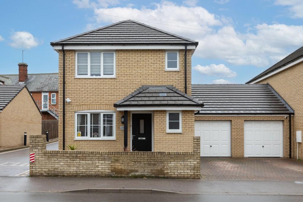 Regent Street, Stotfold, Hitchin, Herts SG5 4DZ 3 bed detached house