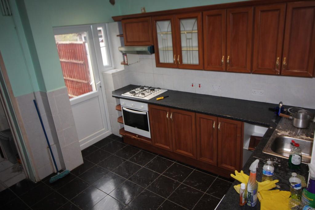 Beresford Road, Southall 3 bed detached house £1,750 pcm (£404 pw)