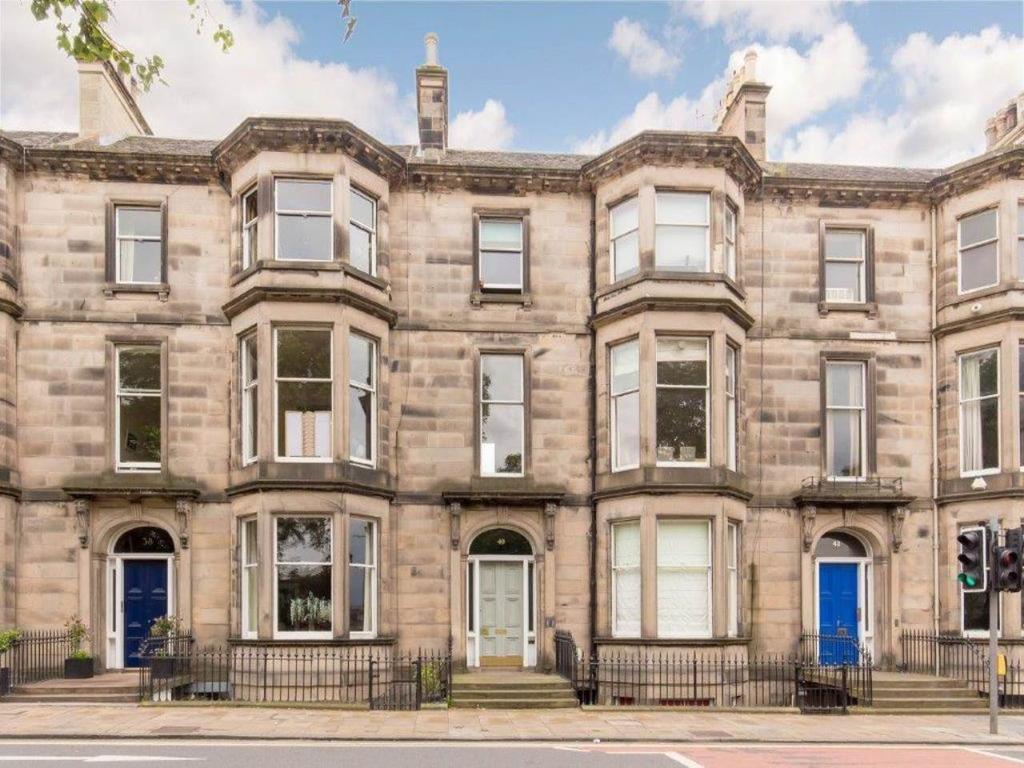 Palmerston Place, West End, Edinburgh 2 bed flat £1,645 pcm (£380 pw)