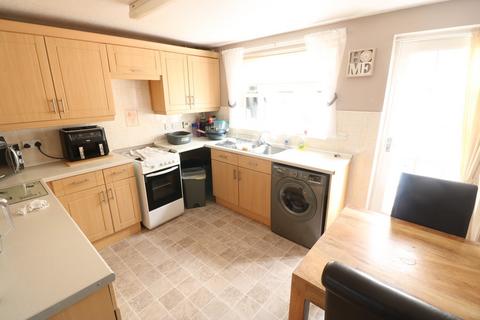3 bedroom terraced house to rent, Swallowfields Drive, Off Summergroves Way, Hull