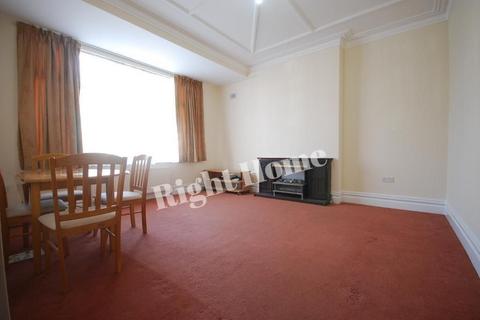 2 bedroom maisonette to rent, BERKHAMSTED AVENUE
