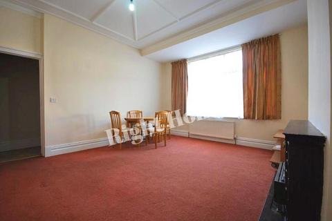 2 bedroom maisonette to rent, BERKHAMSTED AVENUE