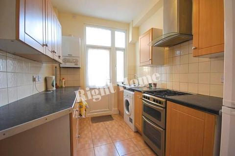 2 bedroom maisonette to rent, BERKHAMSTED AVENUE