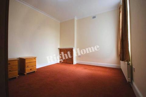 2 bedroom maisonette to rent, BERKHAMSTED AVENUE