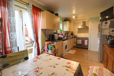25 Hallwicks Road, Luton, LU2 9BG