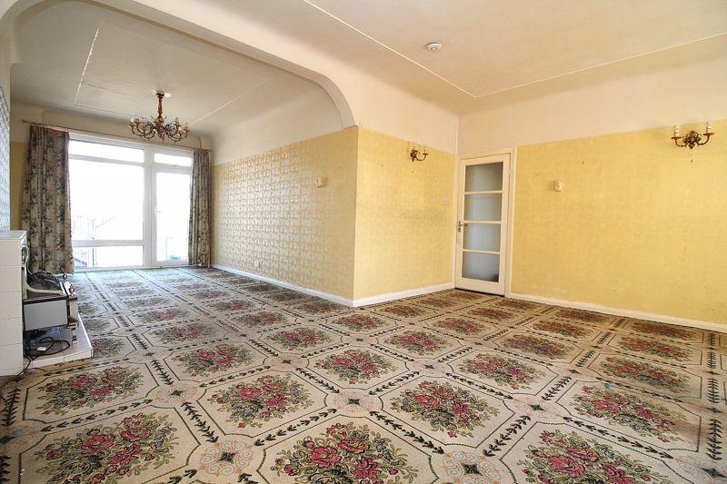 17 Forton Lodge Flats, Blundellsands... 2 bed apartment £90,000