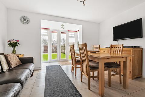 123 Cloatley Crescent, Royal Wootton Bassett, Swindon, SN4 7FX