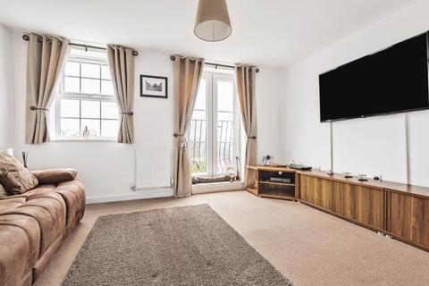 123 Cloatley Crescent, Royal Wootton Bassett, Swindon, SN4 7FX