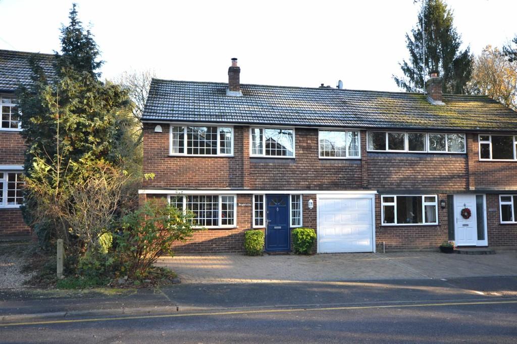Kendal Avenue, Epping 3 bed semidetached house £2,150 pcm (£496 pw)