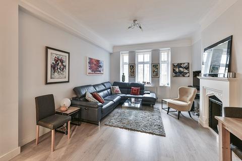 25, Leonard Court Edwardes Square, London, W8 6NN