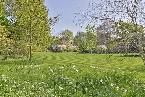 25, Leonard Court Edwardes Square, London, W8 6NN