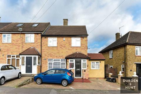 3 bedroom end of terrace house for sale - Colson Road, Loughton, IG10