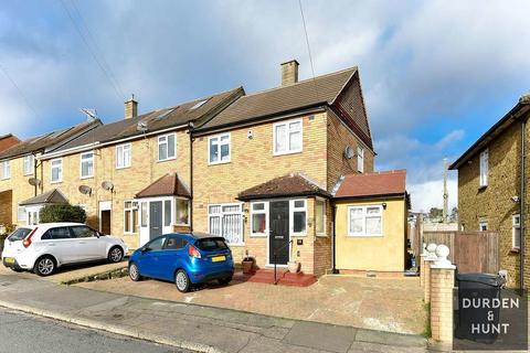 3 bedroom end of terrace house for sale - Colson Road, Loughton, IG10