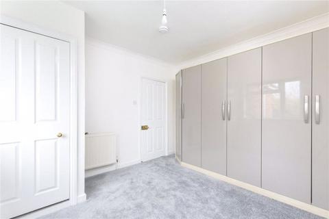 3 bedroom apartment to rent, Pennington Drive, London