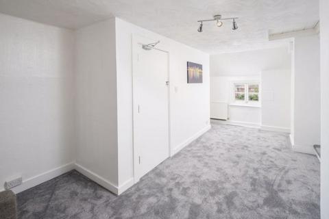 3 bedroom apartment to rent, Pennington Drive, London