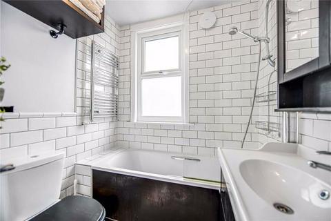 3 bedroom apartment to rent, Pennington Drive, London