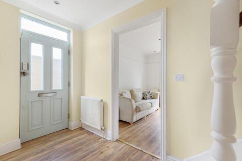 32d Pope Road, Bromley, BR2 9QB