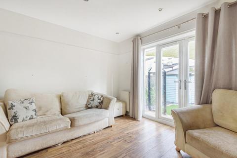 32d Pope Road, Bromley, BR2 9QB