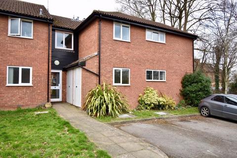 1 bedroom ground floor flat for sale - BOOKHAM  *  NEWLY DECORATED & NEW LEASE  *  SPACIOUS 1 BED GROUND FLOOR FLAT