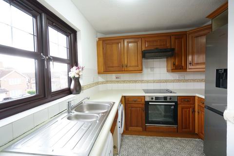 2 bedroom apartment to rent, Celedon Close, Grays