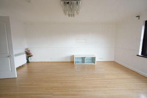 2 bedroom apartment to rent, Celedon Close, Grays