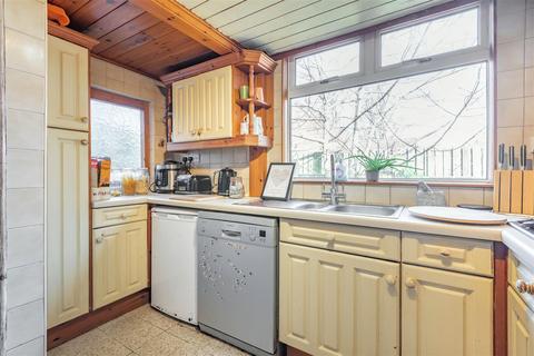 2 Debdale Gate, Mansfield Woodhouse, Mansfield, NG19 7NW