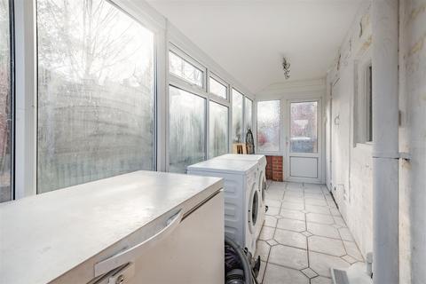 2 Debdale Gate, Mansfield Woodhouse, Mansfield, NG19 7NW