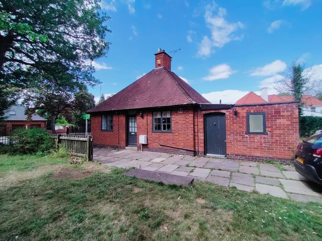 Stoughton Drive South, Leicester 2 bed bungalow £900 pcm (£208 pw)