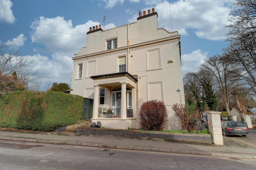Beauchamp Hill, Leamington Spa 1 bed flat £895 pcm (£207 pw)