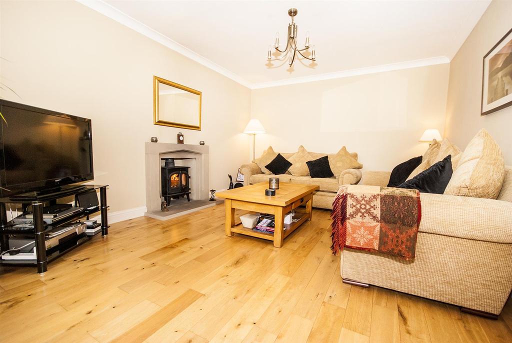 Leigh Close, Tottington, Bury 4 bed detached house £425,000