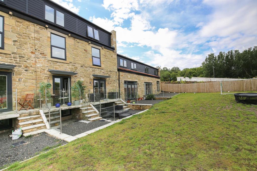 Reay Street, Bill Quay, Gateshead, NE10 4 bed townhouse £850 pcm (£