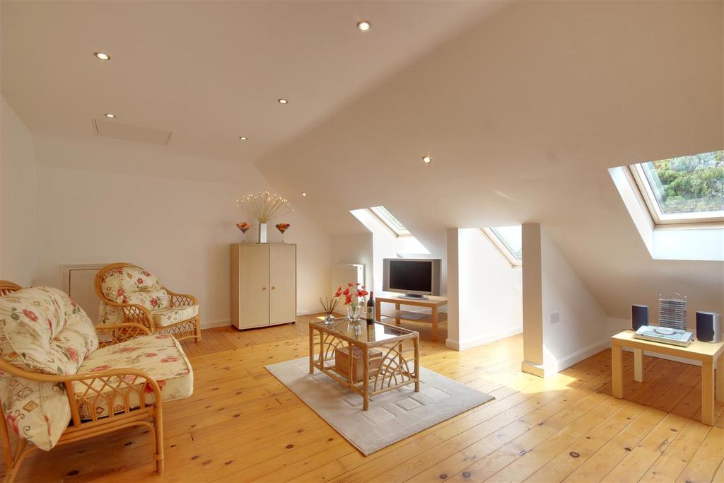 Bedroom 6/Games Room