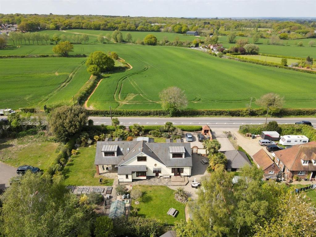 Maldon Road, Danbury 4 bed detached house £975,000