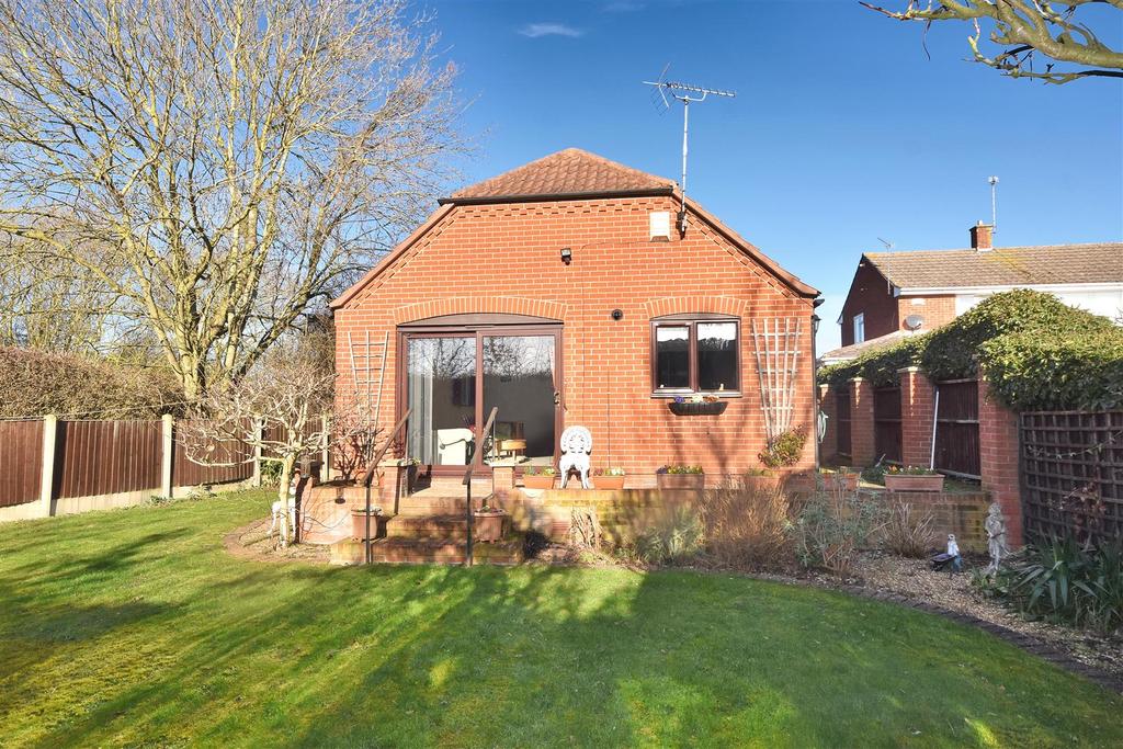 Lowfield Lane, Balderton, Newark 2 bed detached bungalow £250,000